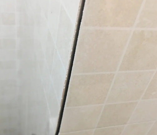 揭西瓷砖空鼓维修公司分享阳台瓷砖脱落的修复过程可以分为以下几个步骤