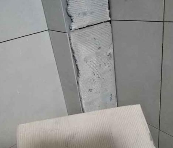 揭西瓷砖空鼓维修公司分享下厨房瓷砖脱落的补救措施。